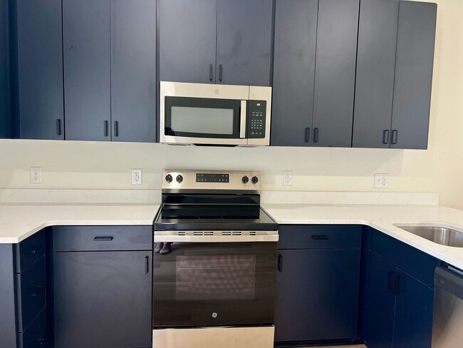 Building Photo - The Court At Overton