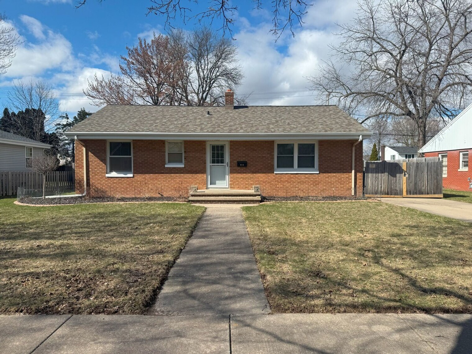 Building Photo - 810 E Pershing St