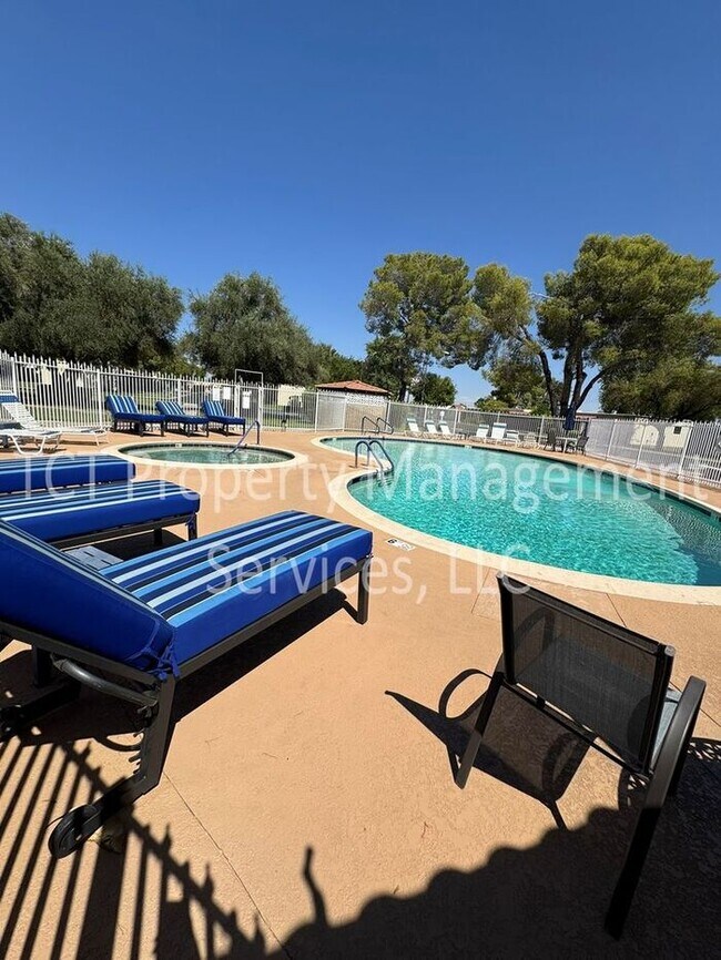 Building Photo - Remodeled 55+ Townhome in Mesa