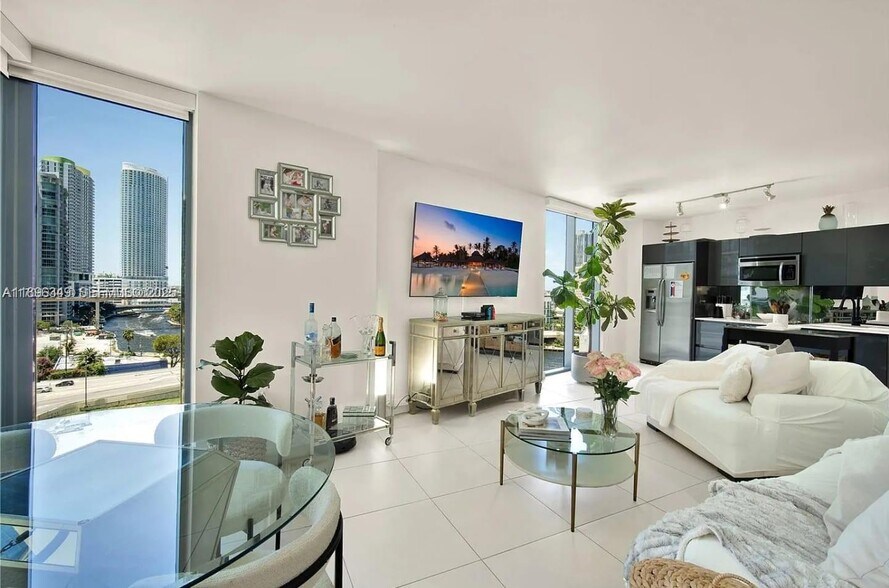 Building Photo - 31 SE 6th St