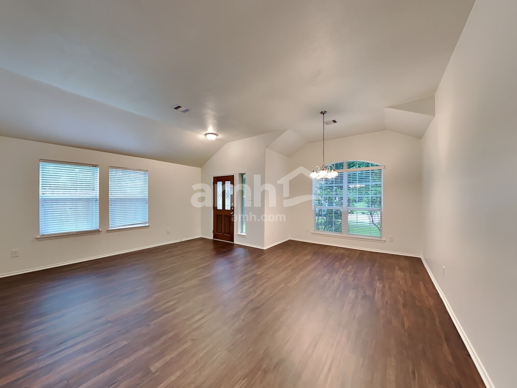 Building Photo - 7702 Summer Dale Dr