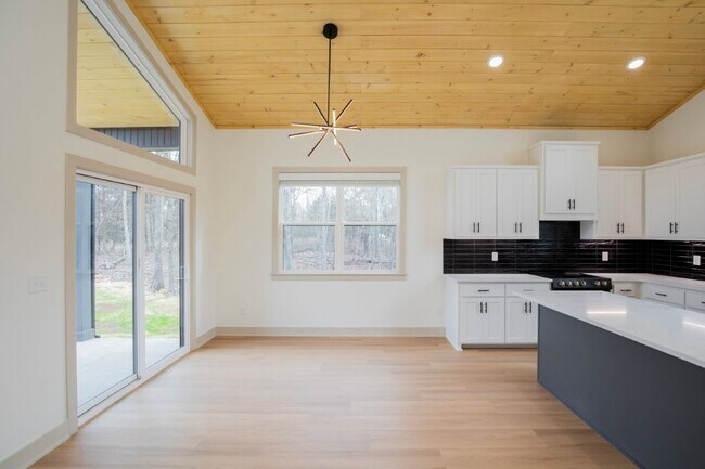Building Photo - 4 Romine Pl