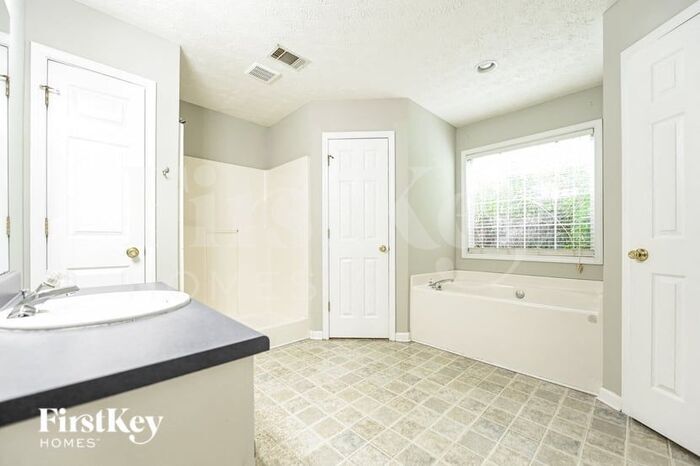 Building Photo - 80 Pebble Ln