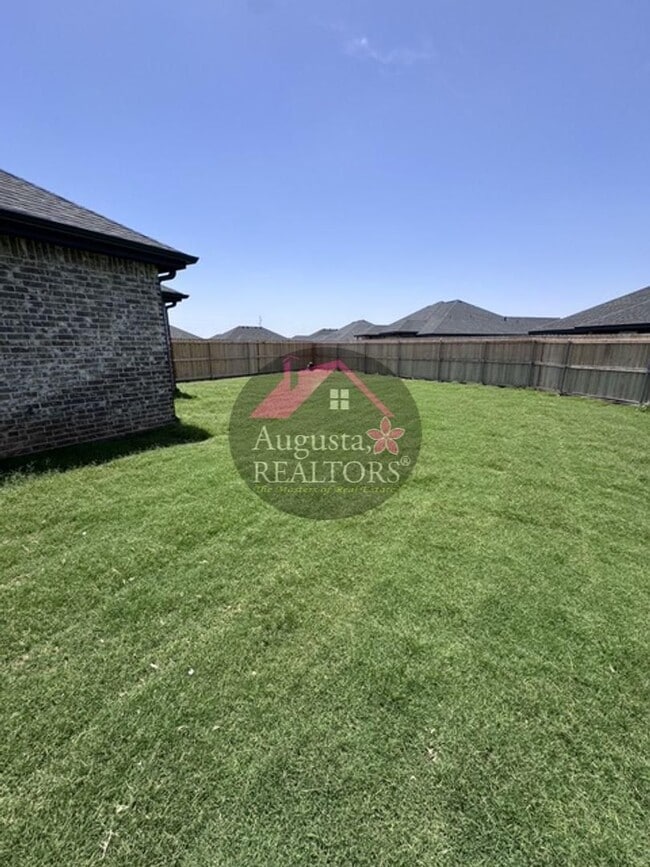 Building Photo - Sawdust Duplex