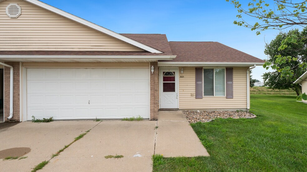 Building Photo - 2021 Vista View Dr