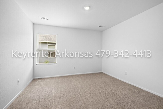 Building Photo - Stunning Newer Construction in Fayetteville!