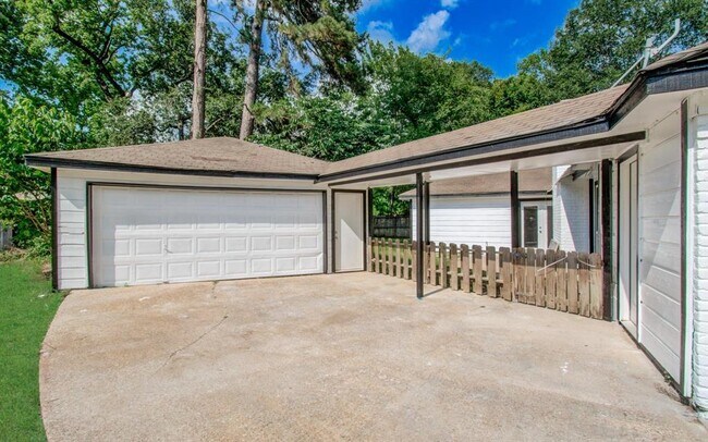Building Photo - 494 Brandon Rd