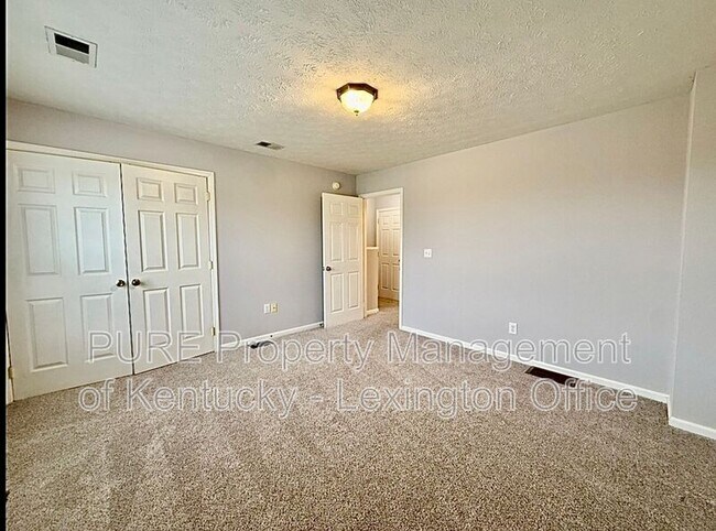 Building Photo - 520 Tomahawk Dr