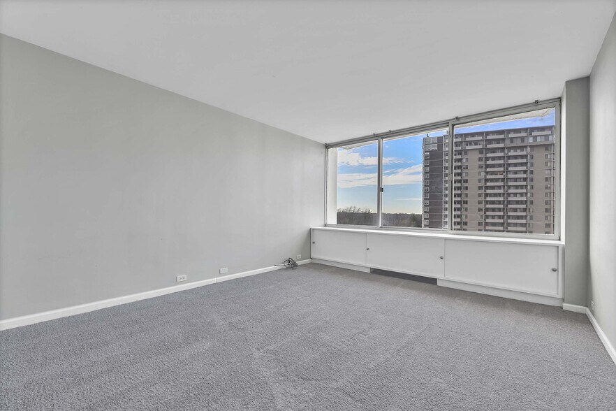 Building Photo - 12700 Lake Ave