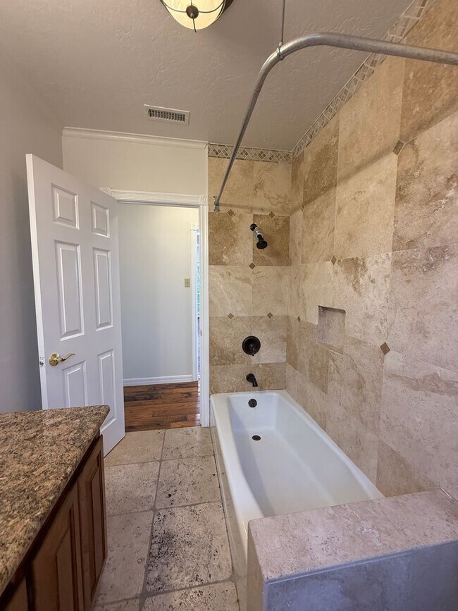 Building Photo - San Pedro 4 bedroom, 3 Bath Home with yard and Deck! Available NOW!