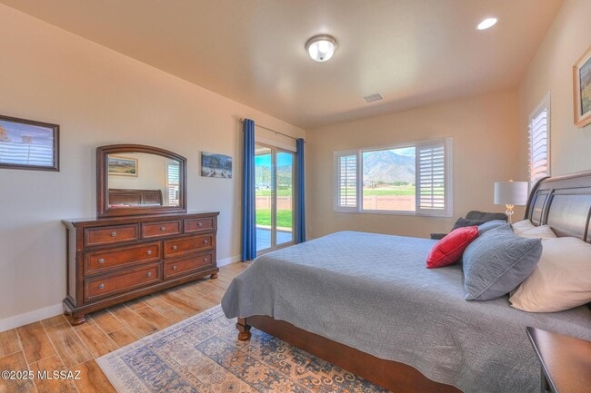 Building Photo - Kings Ranch