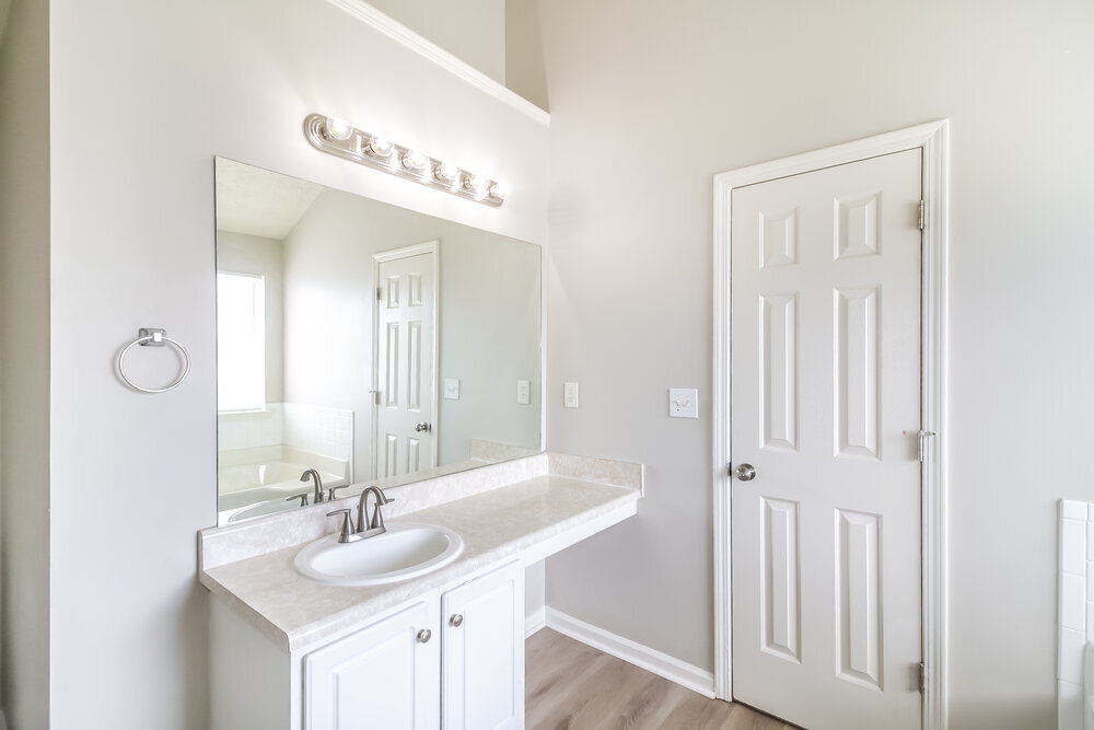 Building Photo - 650 Compton Ln