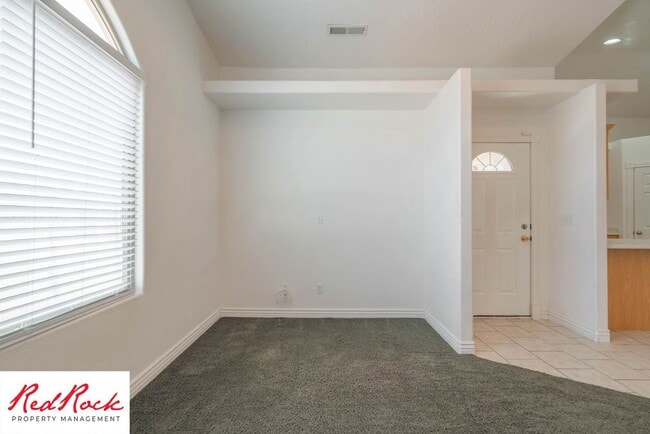 Building Photo - 2 Bedroom and 2 Bathroom Home near Quail C...