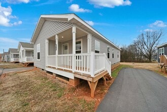 Building Photo - 3 Bed / 2 Bath Home in Hickory FOR RENT Pet Friendly! Unit 30
