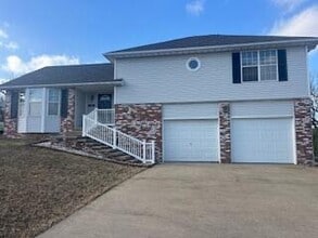 Building Photo - 1402 Sunshine Dr