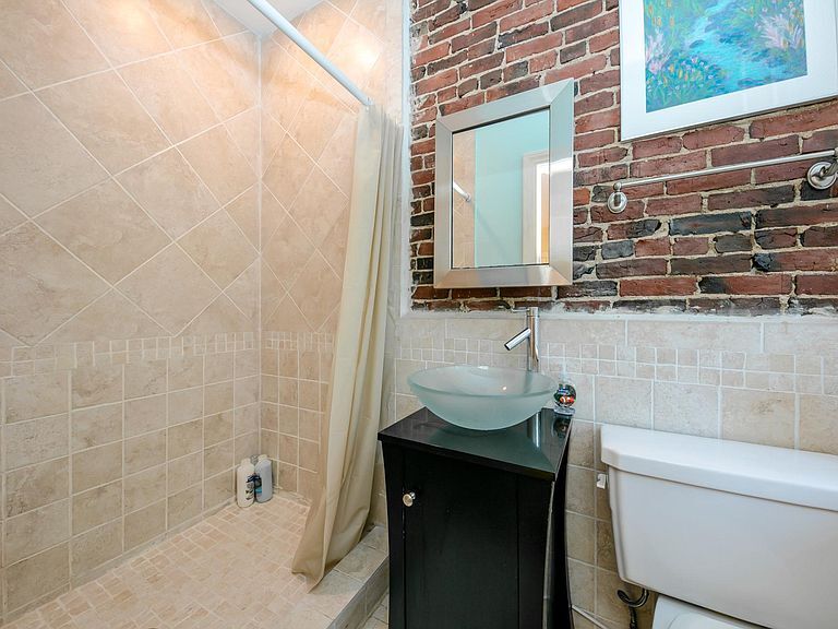 Building Photo - 36 Melrose St