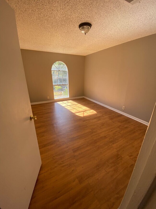 Building Photo - Monthly Paid Rent