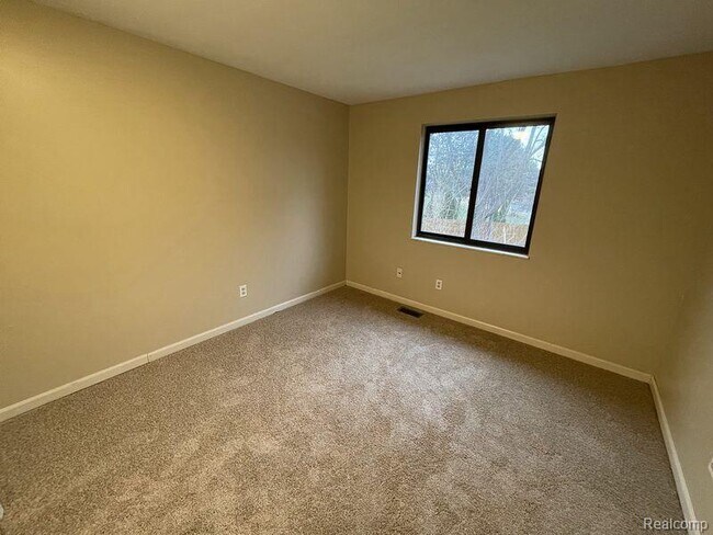 Building Photo - 8484 Pepper Ridge Dr