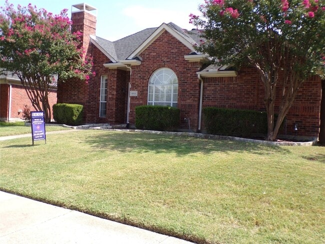 Building Photo - 4804 Holly Berry Dr