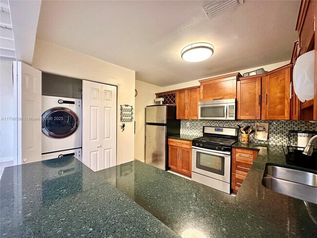 Building Photo - 7034 SW 114th Pl