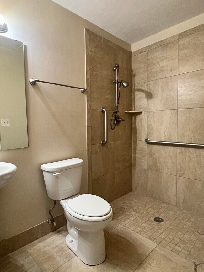 Building Photo - 806 Jamestown Ct