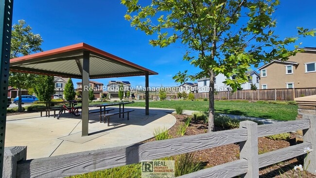 Building Photo - 3 bed 2.5 bath Home | Folsom Ranch - Gated Community | Walk to Dining & Coffee