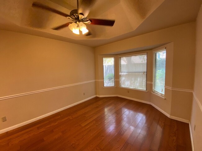 Building Photo - North West Fresno Home, 3BR/2BA, 1878sf, B...