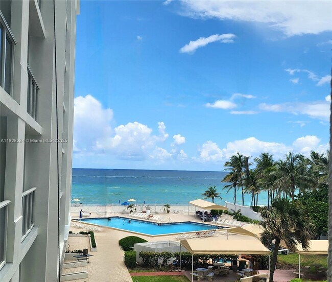 Building Photo - 3505 S Ocean Dr