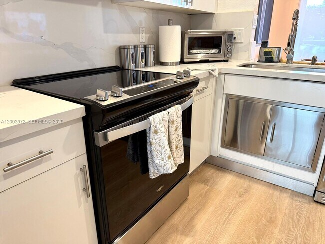 Building Photo - 6420 NW 109th Ave