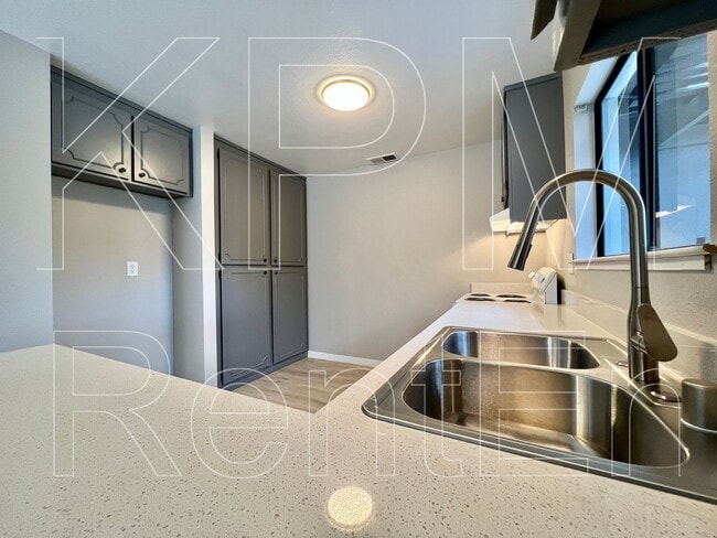 Building Photo - 5532 Fox Sparrow Ct