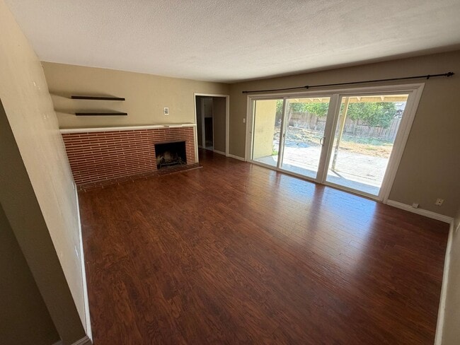 Building Photo - 4752 Crestview Dr