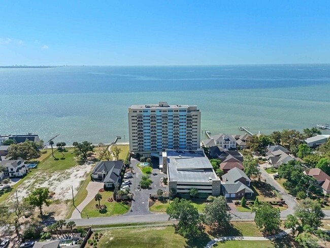 Building Photo - 825 Bayshore Dr