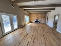 Building Photo - 636 Lakeview Dr