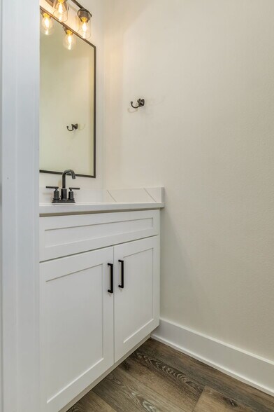 Building Photo - 520 N De Villiers St