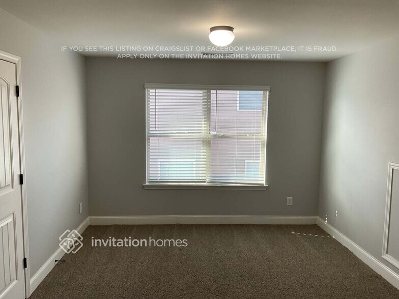 Building Photo - 1808 Global Dr