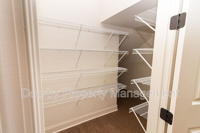 Building Photo - 6908 Roberta Ln