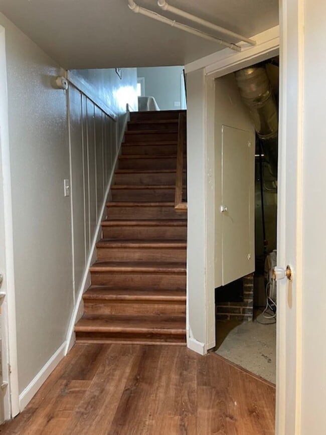 Building Photo - House For Lease