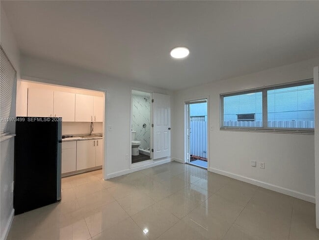 Building Photo - 1122 NW 32nd Ct