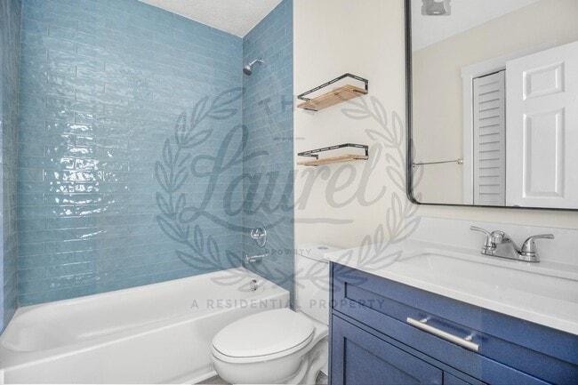 Building Photo - 453 S Laurel Rd