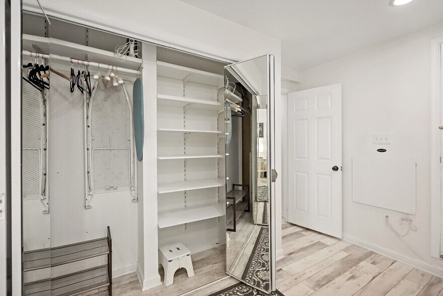 Building Photo - 11850 Sunrise Valley Dr