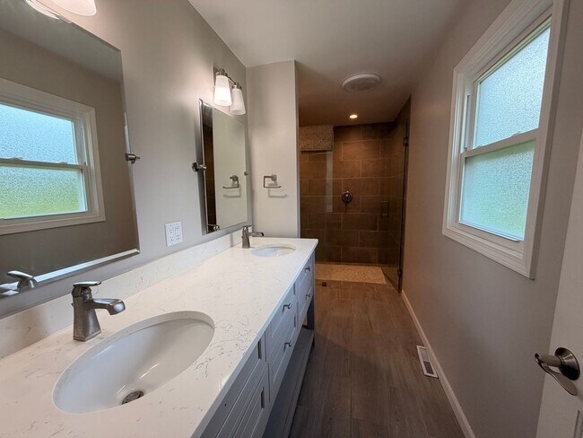 Building Photo - Forest Hill Schools - executive home