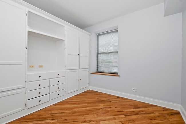 Building Photo - South Shore Unit Available Now