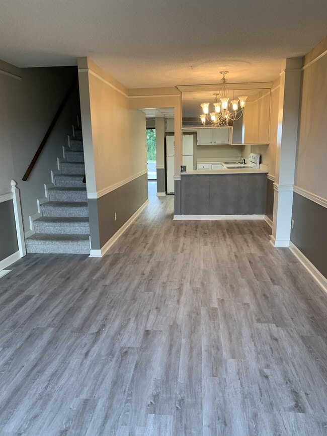 Building Photo - 438 Olympia Dr