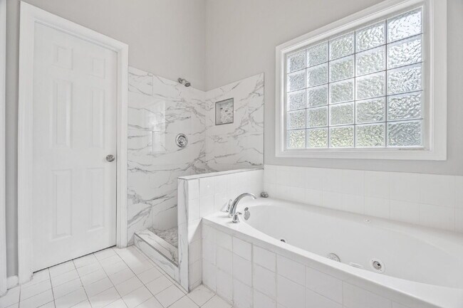 Building Photo - Spacious 3BR/3BA + 2 Bonus Rooms | $2,500/...