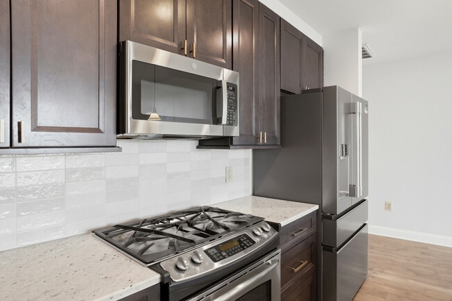 Building Photo - 701 Royal Ct