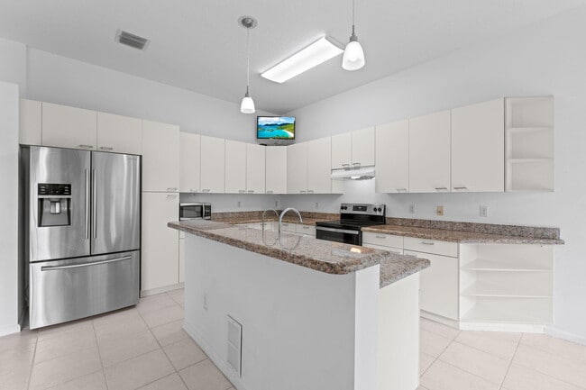 Building Photo - 2018 Reston Cir