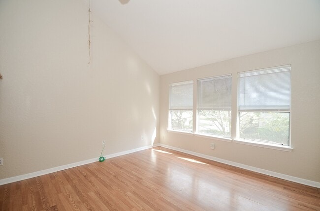 Building Photo - 1722 Foxlake Dr