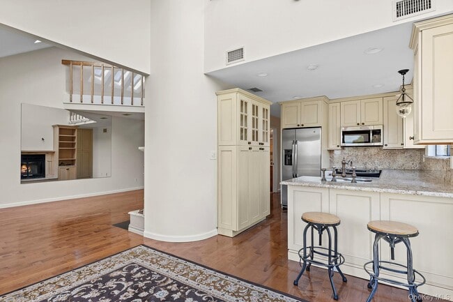 Building Photo - 59 Watchogue Ave