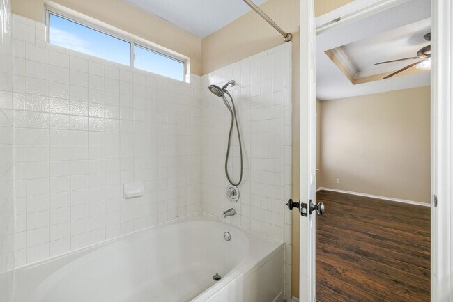 Building Photo - 104 Brentwood Dr
