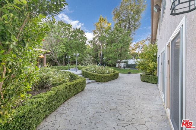 Building Photo - 19016 Wells Dr